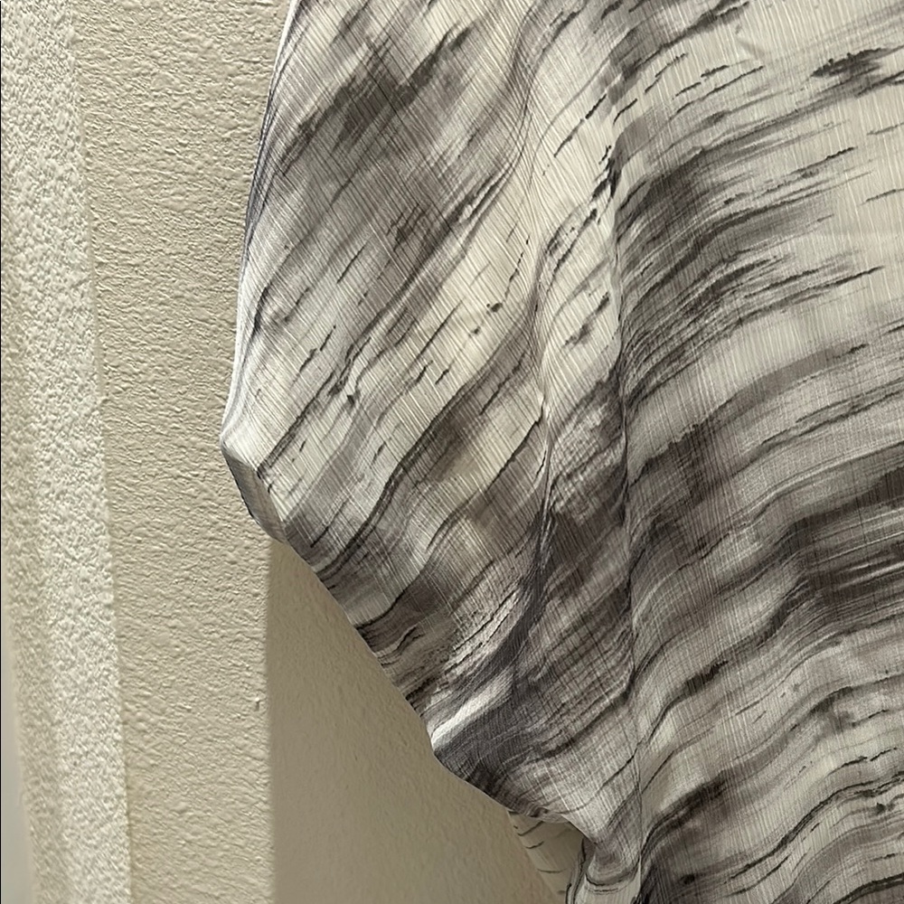 Assymetrical Off shoulder NWOT Elegant Black and White Women's Top - Picture 5 of 8